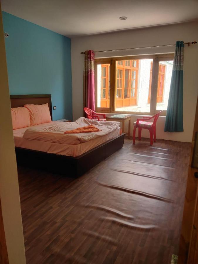 Tsetan Guest House Leh Buitenkant foto