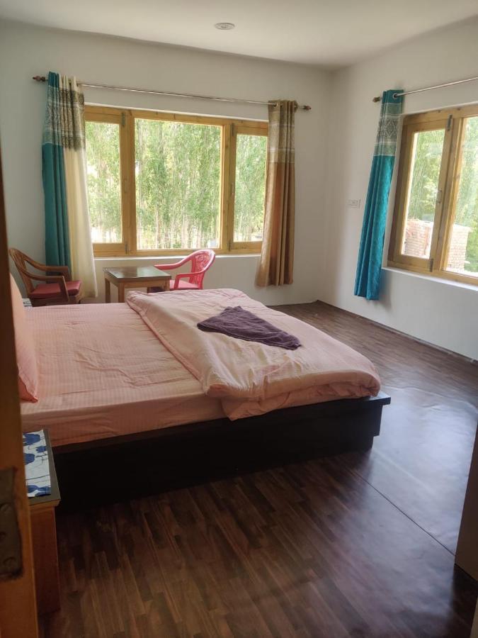 Tsetan Guest House Leh Buitenkant foto