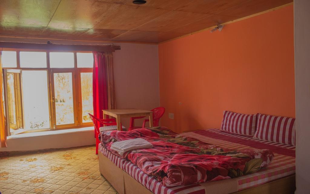 Tsetan Guest House Leh Buitenkant foto