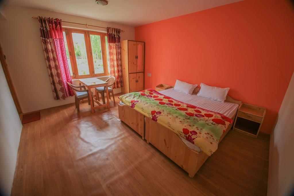Tsetan Guest House Leh Buitenkant foto