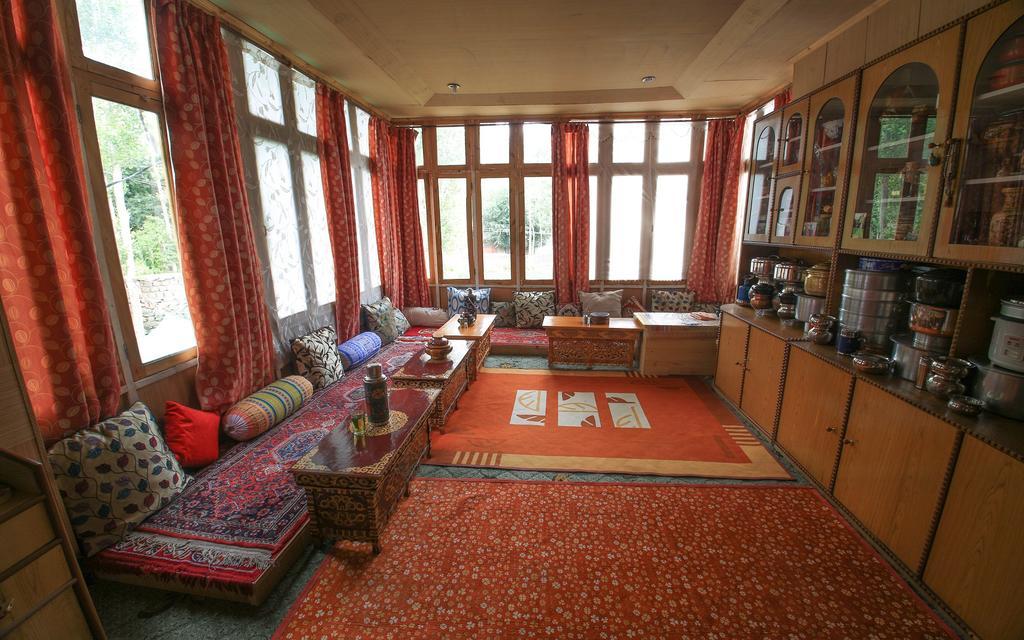 Tsetan Guest House Leh Buitenkant foto