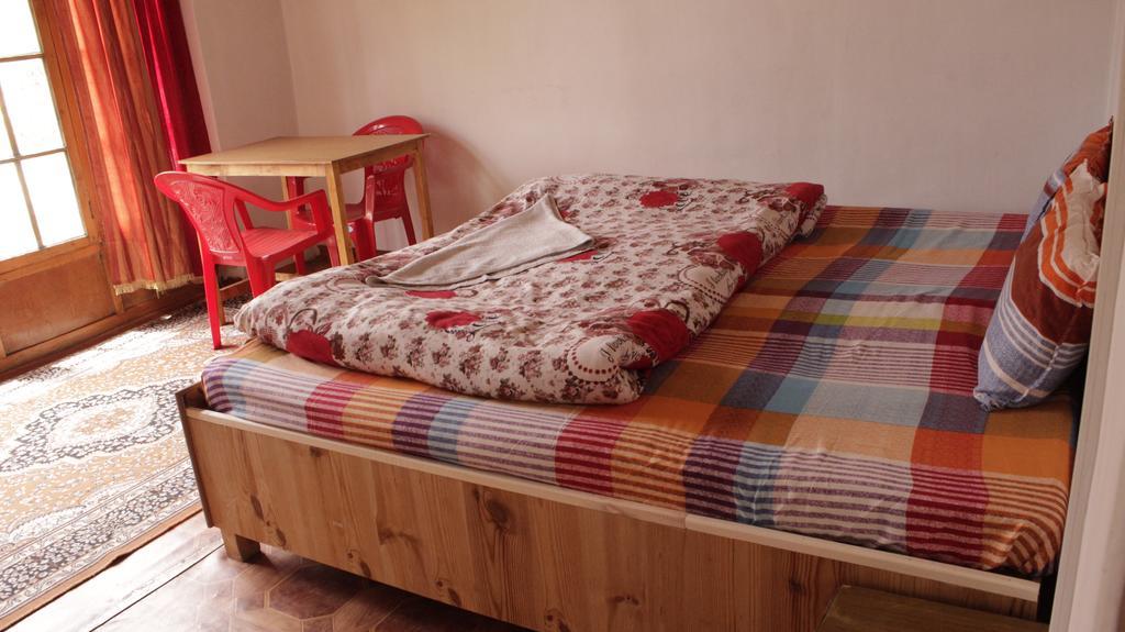 Tsetan Guest House Leh Buitenkant foto