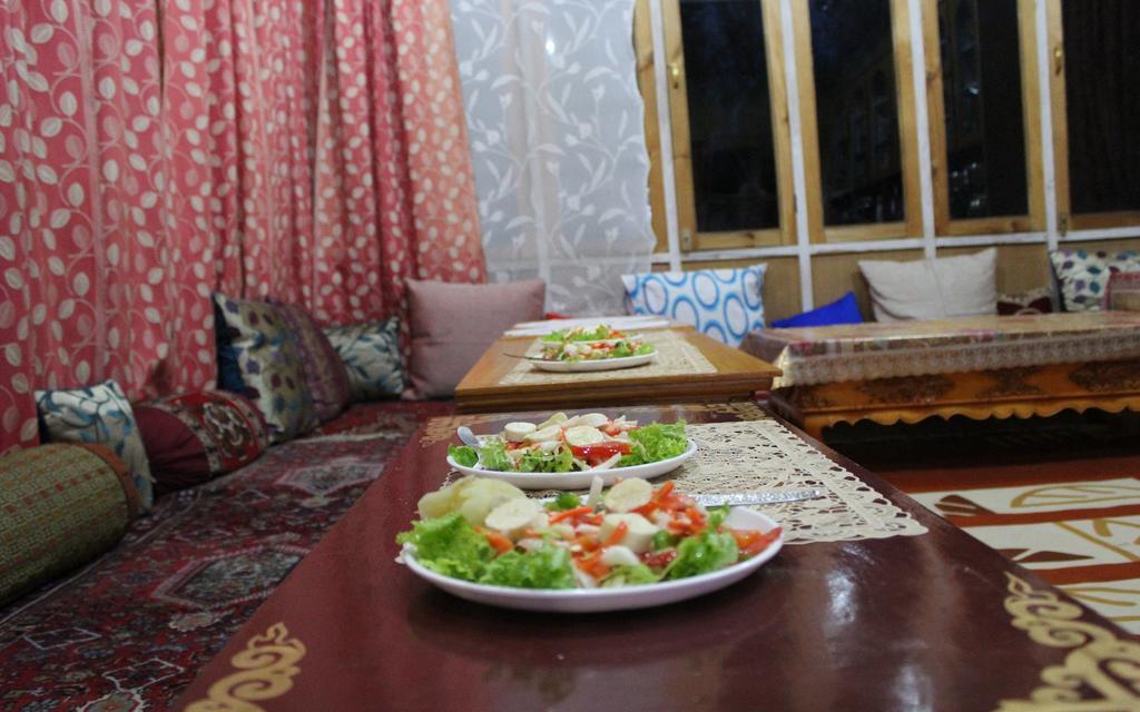 Tsetan Guest House Leh Buitenkant foto