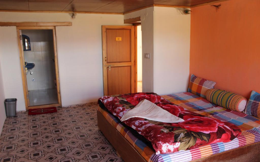Tsetan Guest House Leh Buitenkant foto