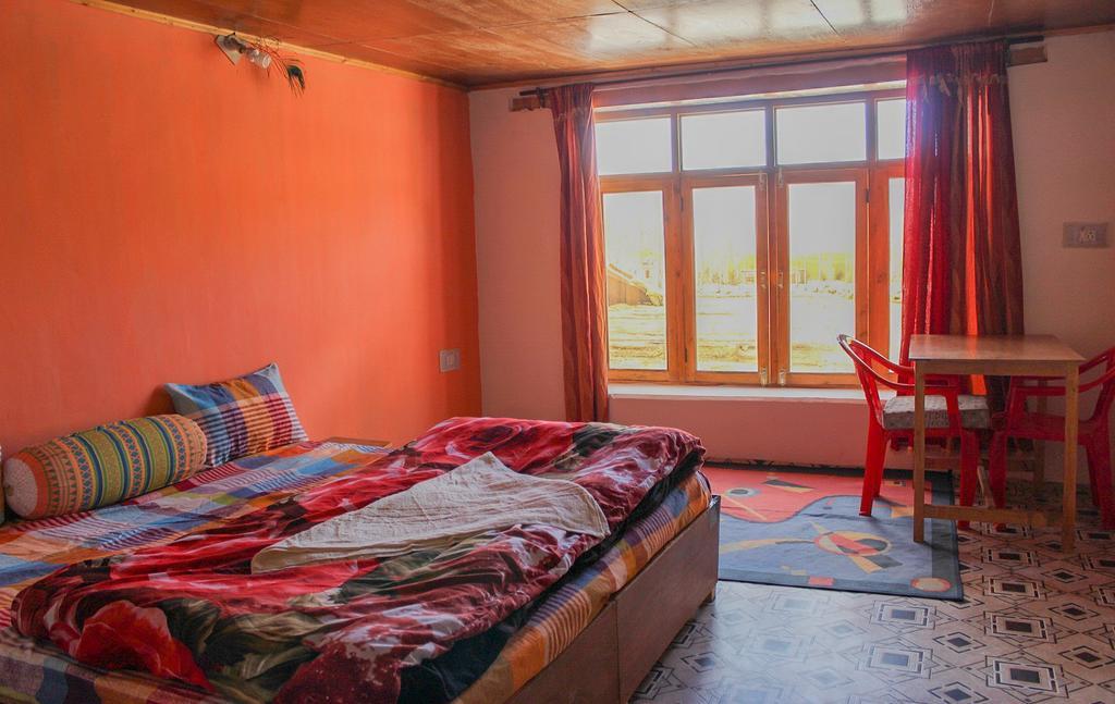 Tsetan Guest House Leh Buitenkant foto