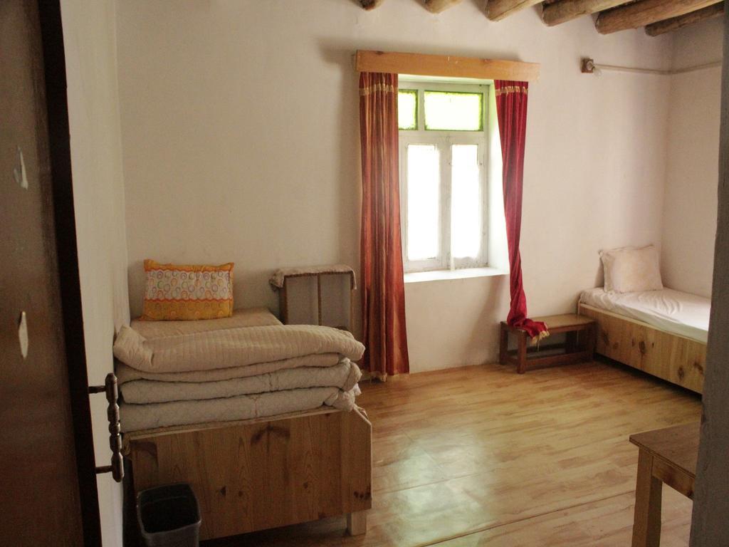 Tsetan Guest House Leh Buitenkant foto